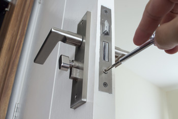 Reasons behind a house door lock make a clicking noise